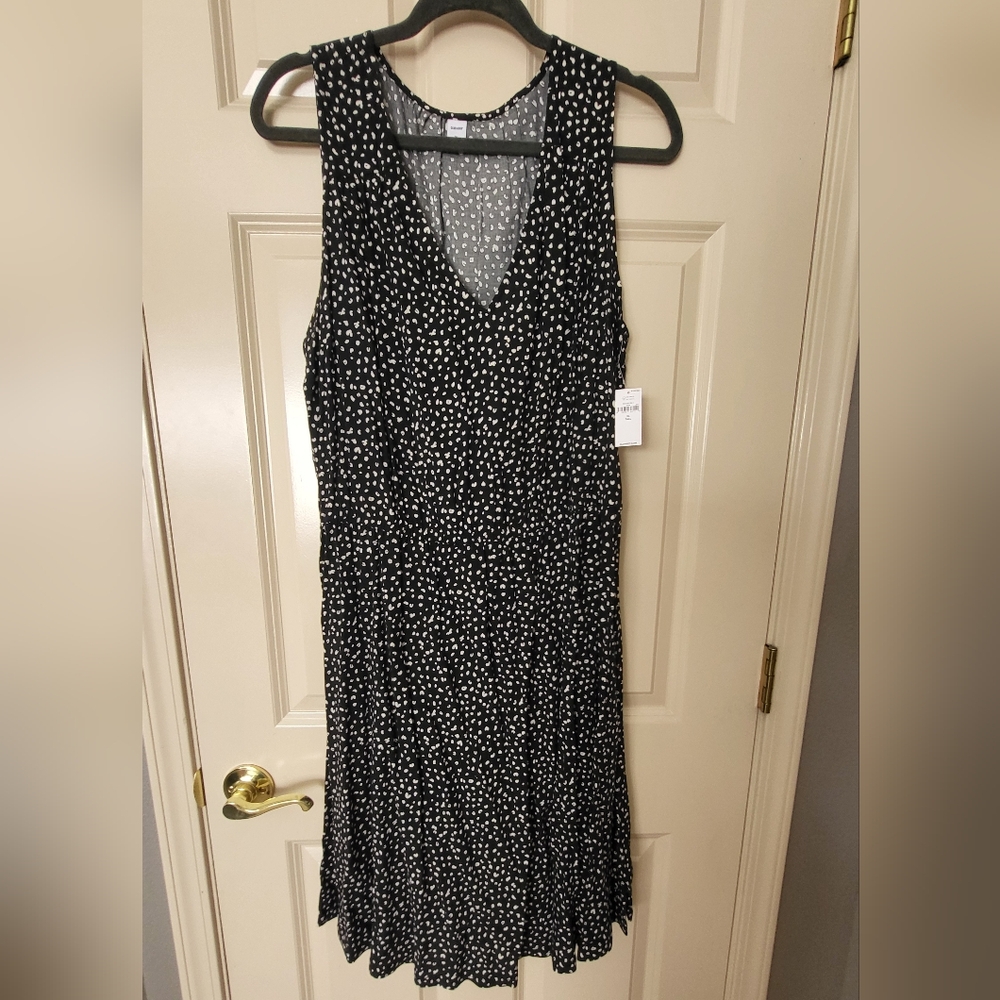 Old Navy Women's v-neck sleeveless dress, size XL Tall. NWT